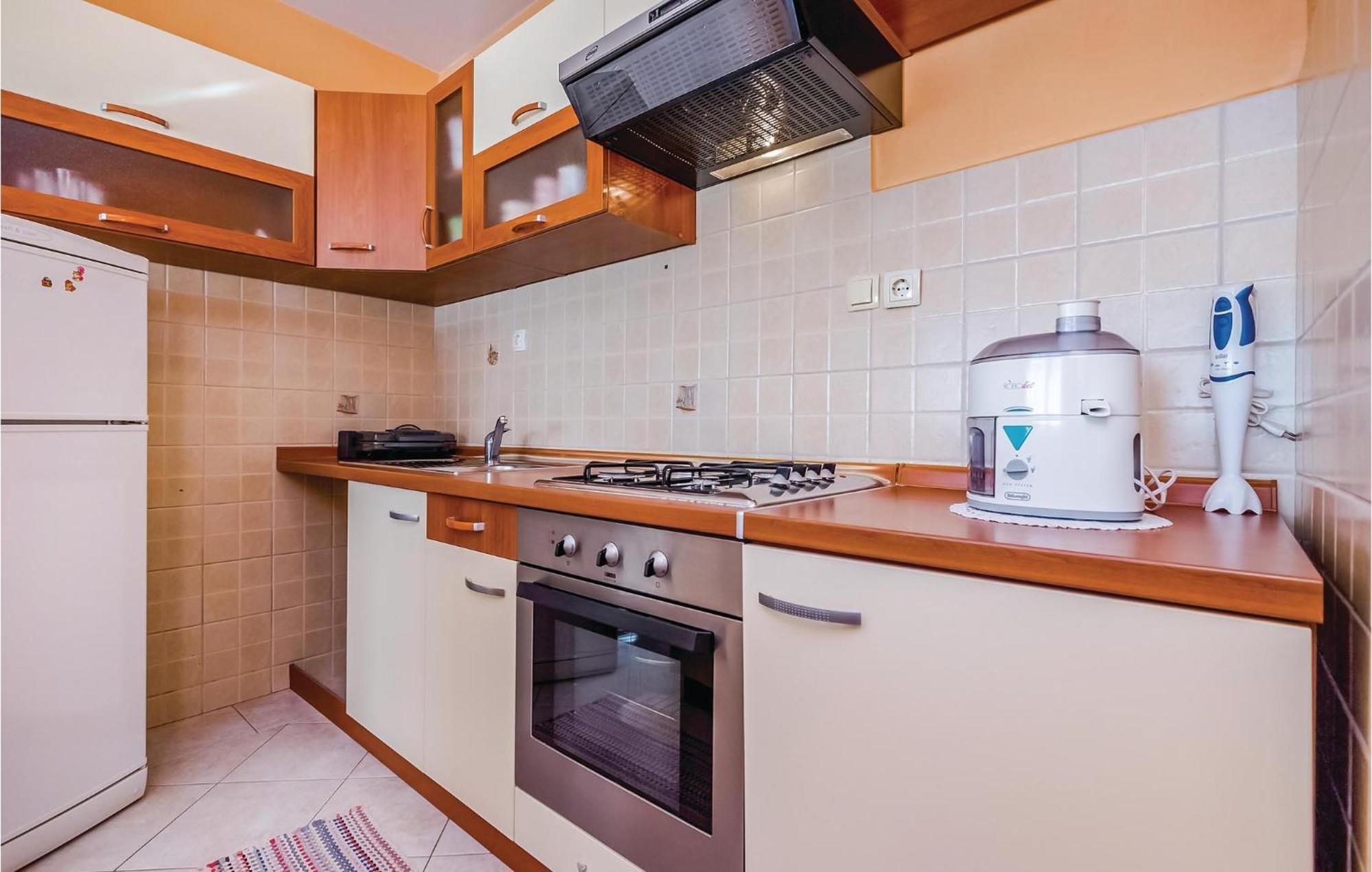 Beautiful Apartment In Novi Vinodolski Buitenkant foto