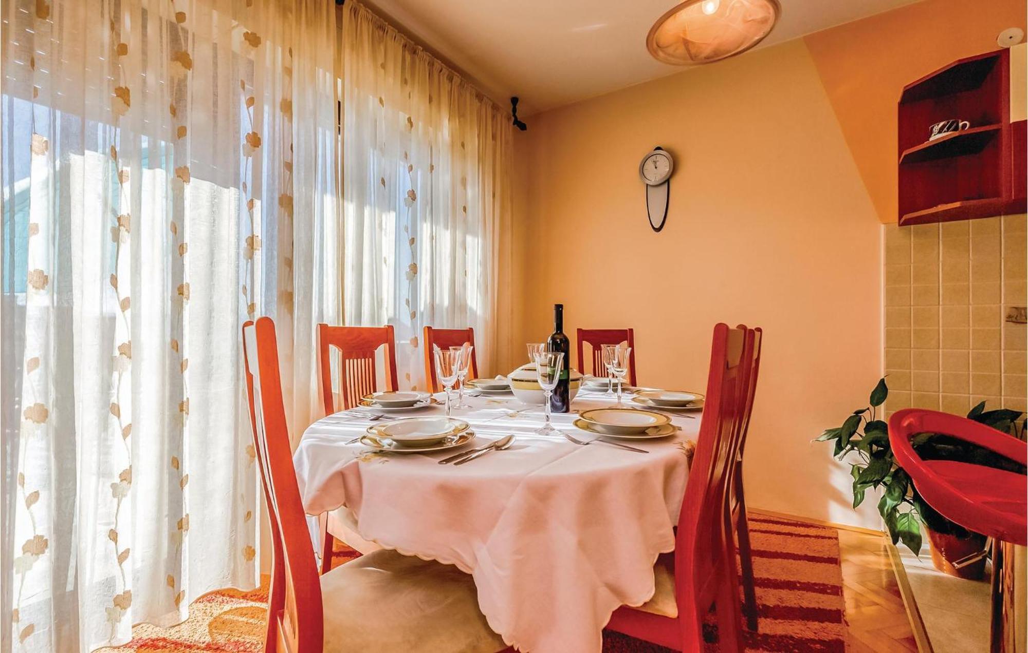 Beautiful Apartment In Novi Vinodolski Buitenkant foto