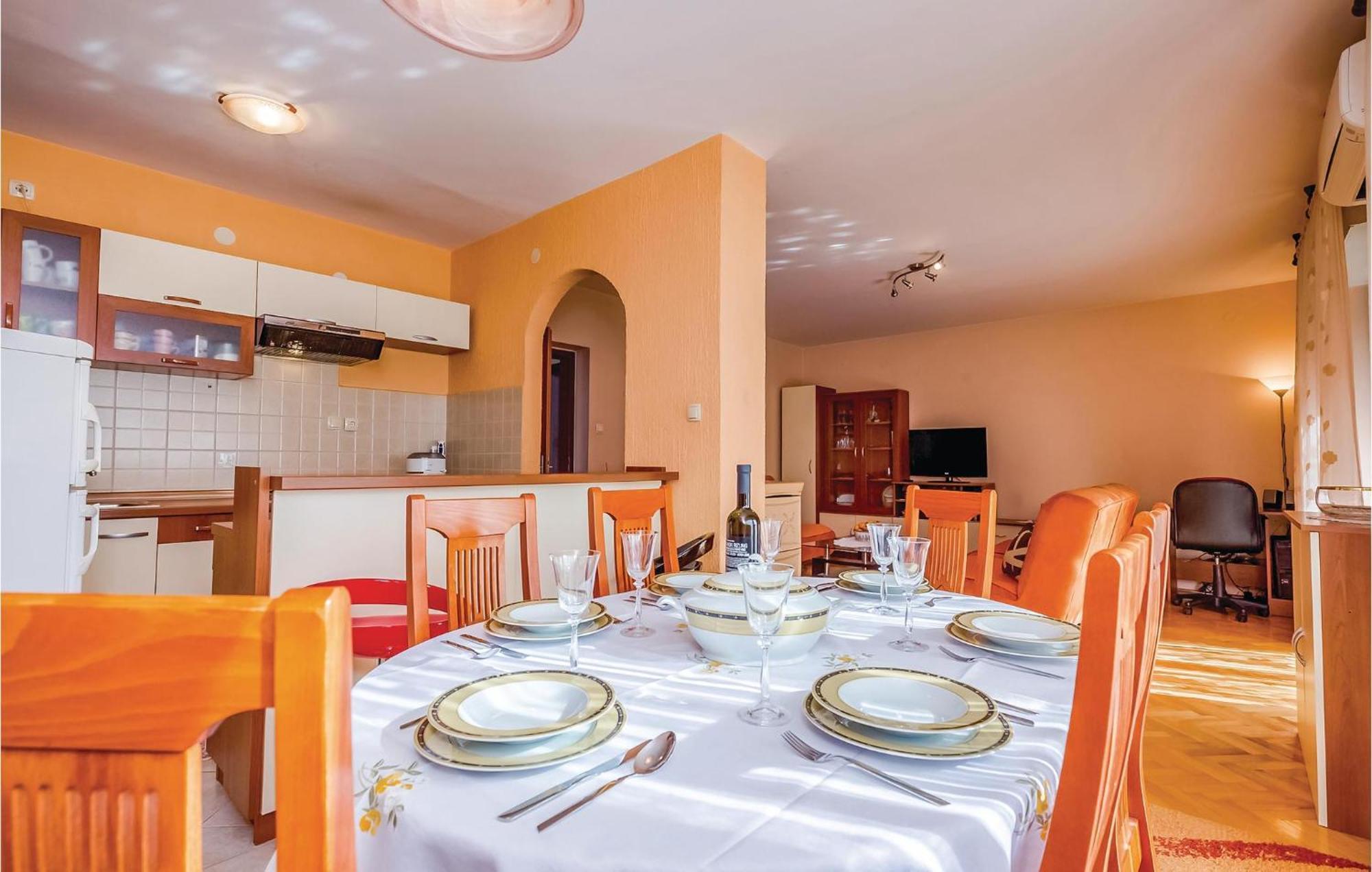 Beautiful Apartment In Novi Vinodolski Buitenkant foto